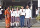 Pemberian Penghargaan Bagi Juara Kelas